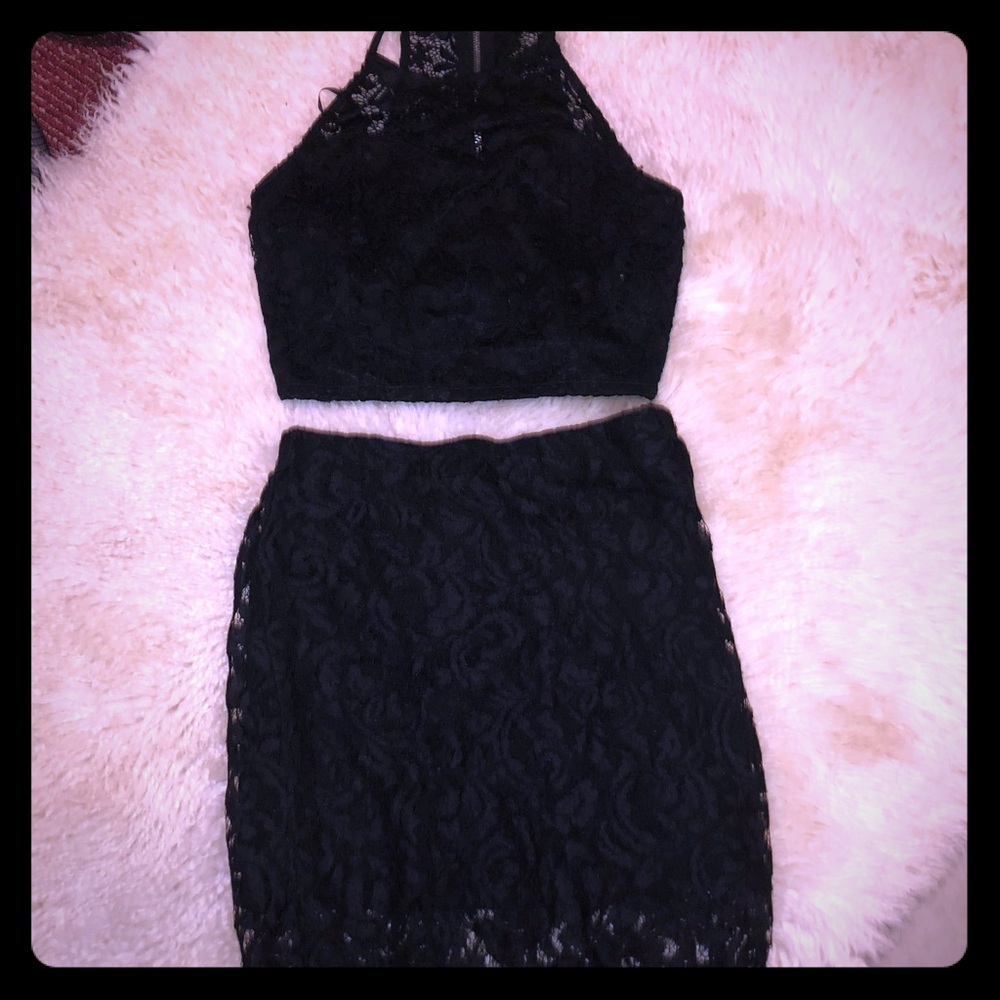 Two piece skirt & top. SEXY 😍💋